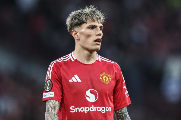 闻喜 英媒：切尔西希望4000万英镑以下签下加纳乔，曼联坚持要5000万镑